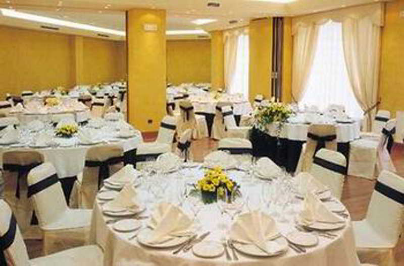 梅里亚拉斯克拉拉斯精品酒店 萨拉曼卡 餐厅 照片